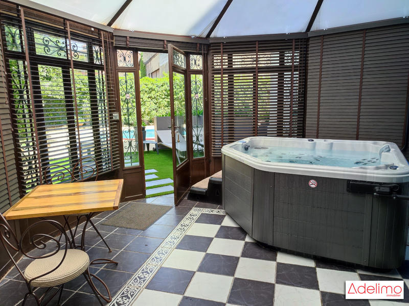 Maison - 408 m² - 12 pièces