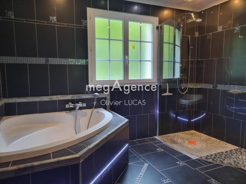 Maison - 165 m² - 9 pièces