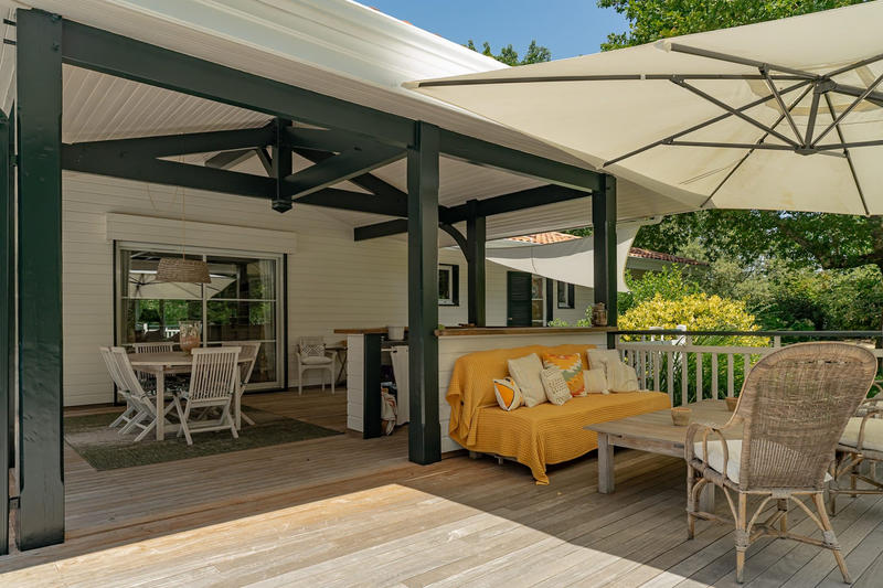 Maison - 220 m² - 8 pièces