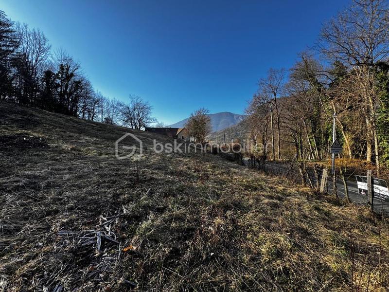 Terrain constructible - 1 887 m²