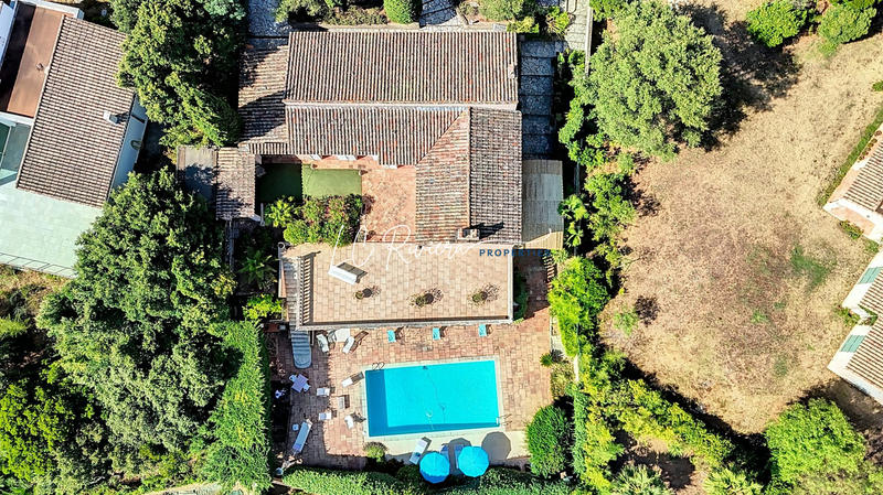 Villa - 259 m² - 10 pièces