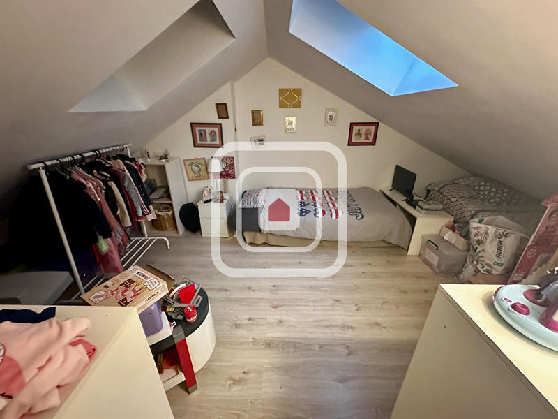 Maison - 218 m² - 10 pièces