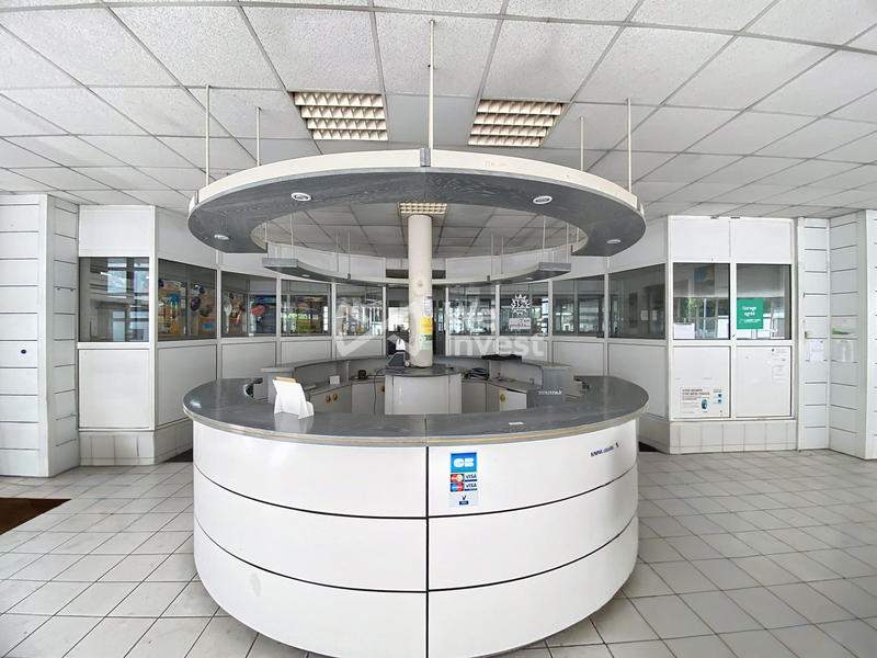 Local commercial - 1 900 m²