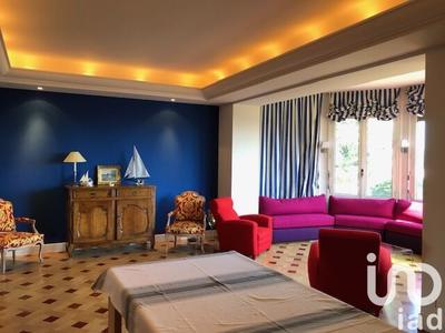 Maison - 287 m² - 10 pièces