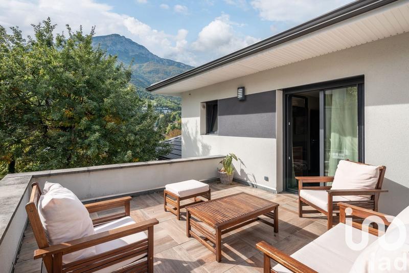 Maison - 220 m² - 7 pièces