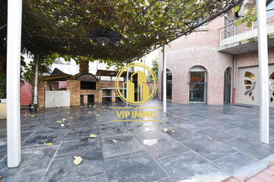 Maison - 241 m² - 6 pièces