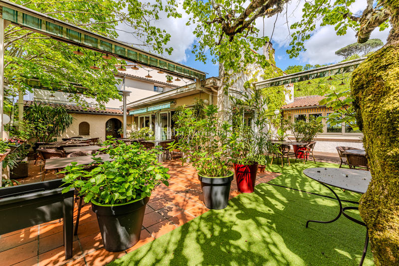 Appartement - 452 m² - 30 pièces