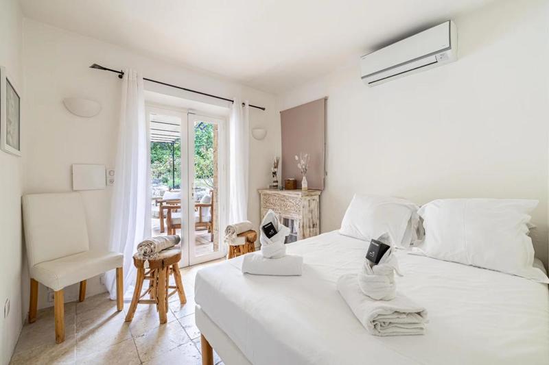 Villa - 256 m² - 8 pièces