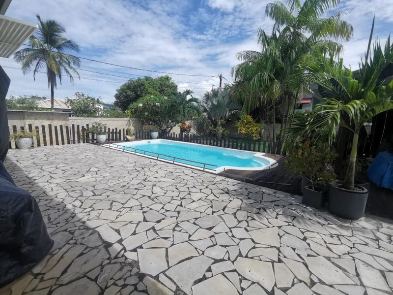 Maison - 229 m² - 6 pièces