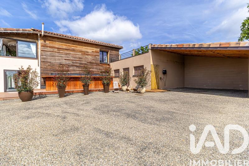 Maison - 220 m² - 5 pièces