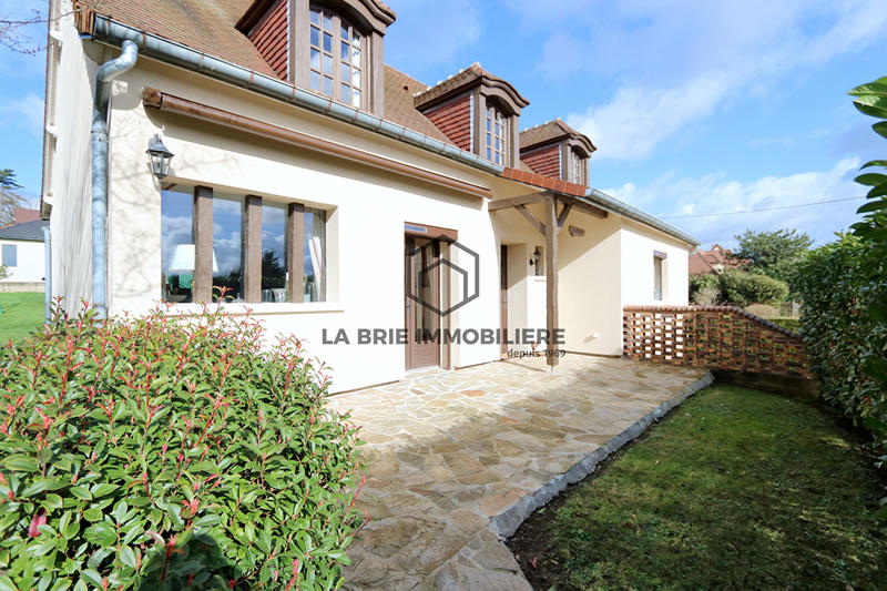 Maison - 161 m² - 7 pièces