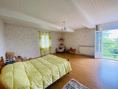 Maison - 224 m² - 6 pièces