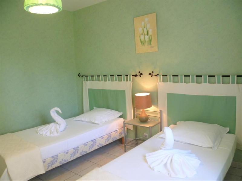 Maison - 220 m² - 11 pièces