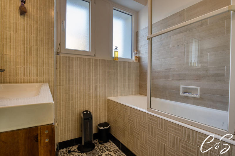 Maison - 181 m² - 6 pièces