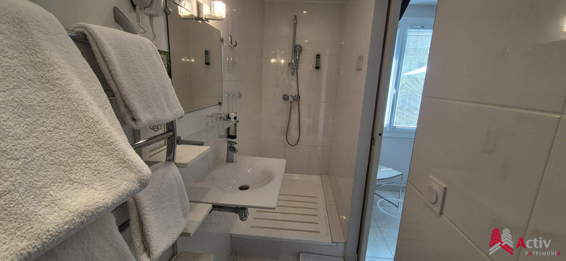 Maison - 390 m² - 12 pièces