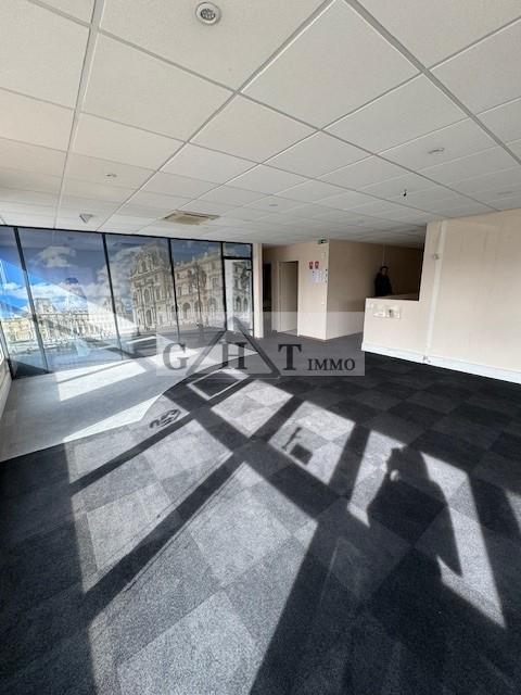 Entrepôt - 1 800 m²