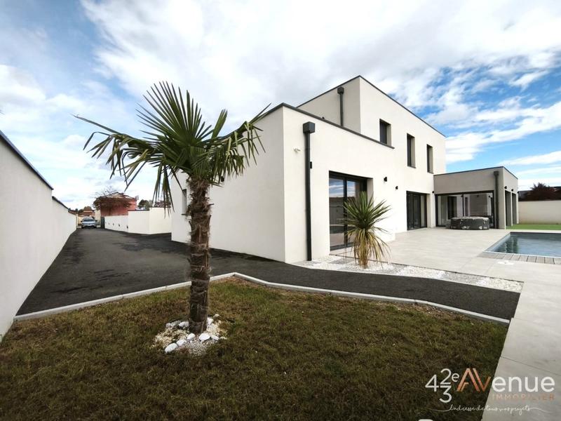 Maison - 229 m² - 5 pièces