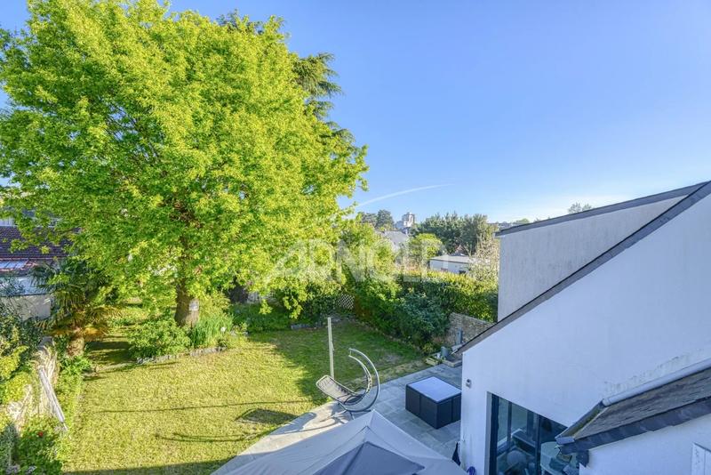 Maison - 217 m² - 8 pièces