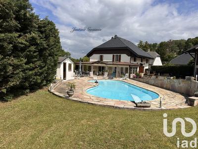 Maison - 204 m² - 7 pièces