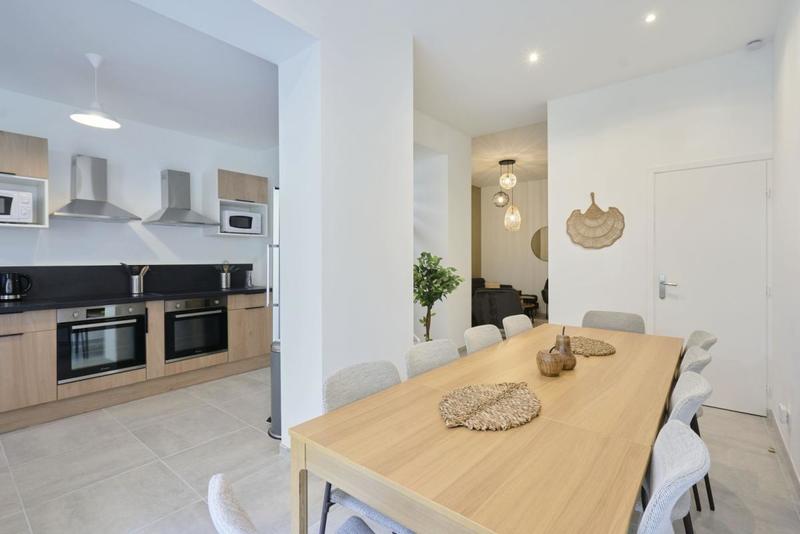 Maison - 175 m² - 10 pièces