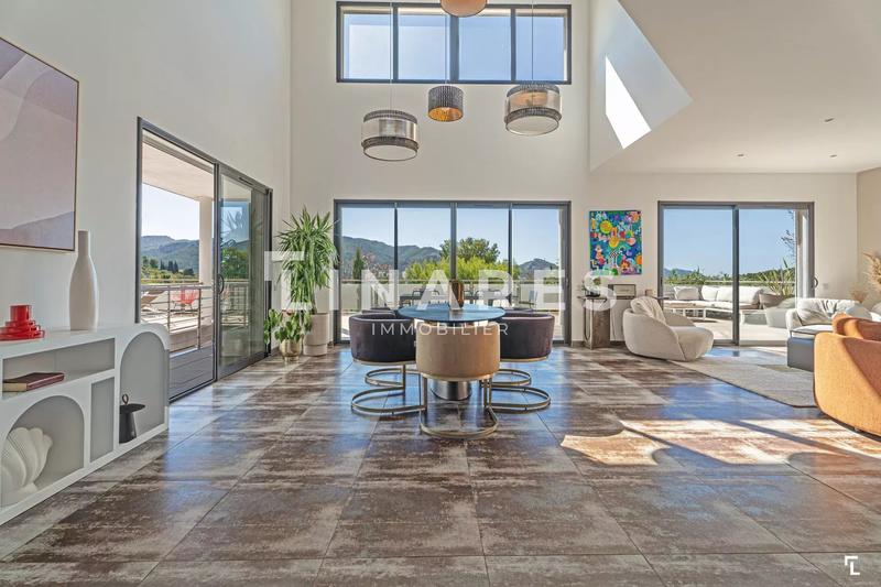 Maison - 192 m² - 7 pièces