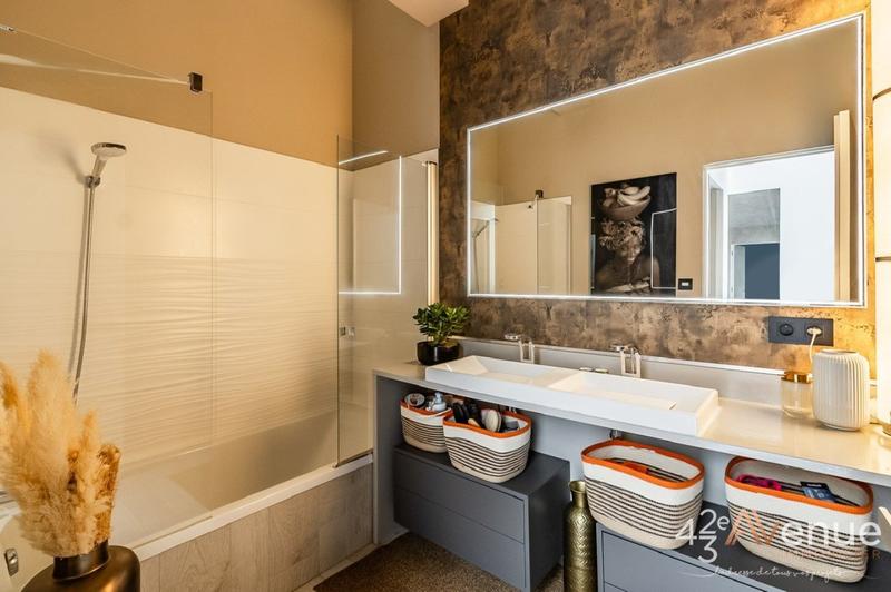 Maison - 250 m² - 8 pièces