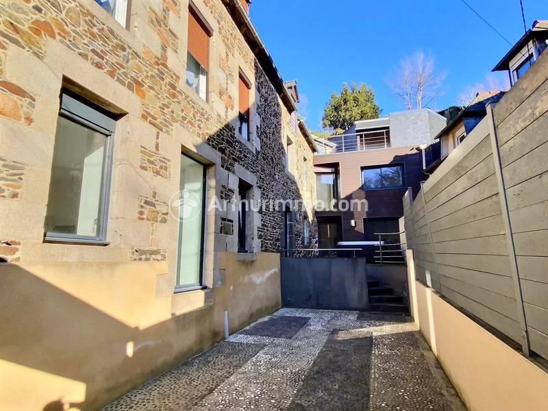 Maison - 240 m² - 8 pièces