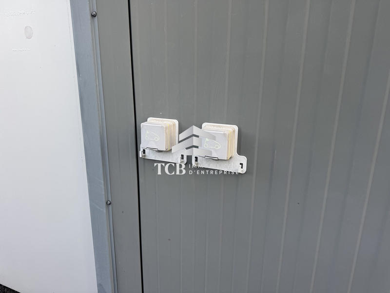 Local d'activités - 198 m²