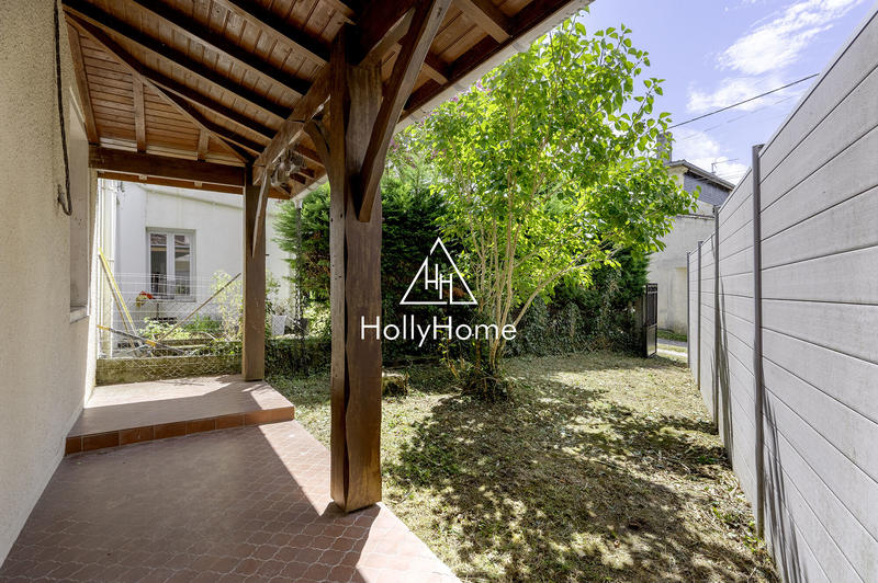 Maison - 290 m² - 8 pièces