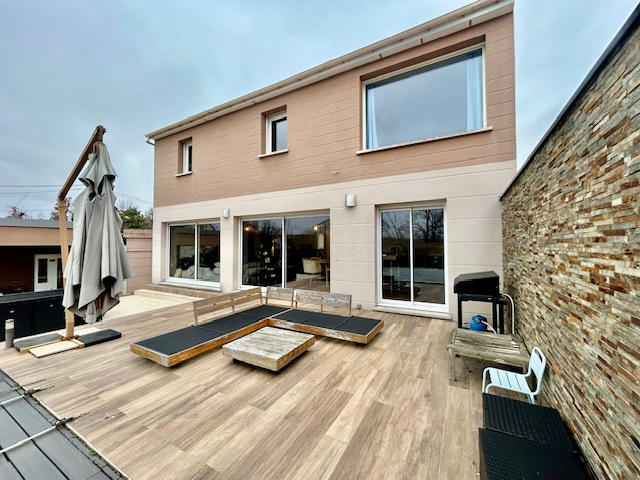 Maison - 167 m² - 7 pièces