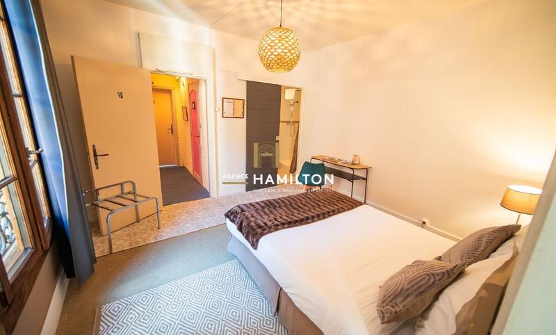 Demeure - 324 m² - 12 pièces