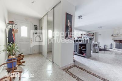 Maison - 222 m² - 8 pièces