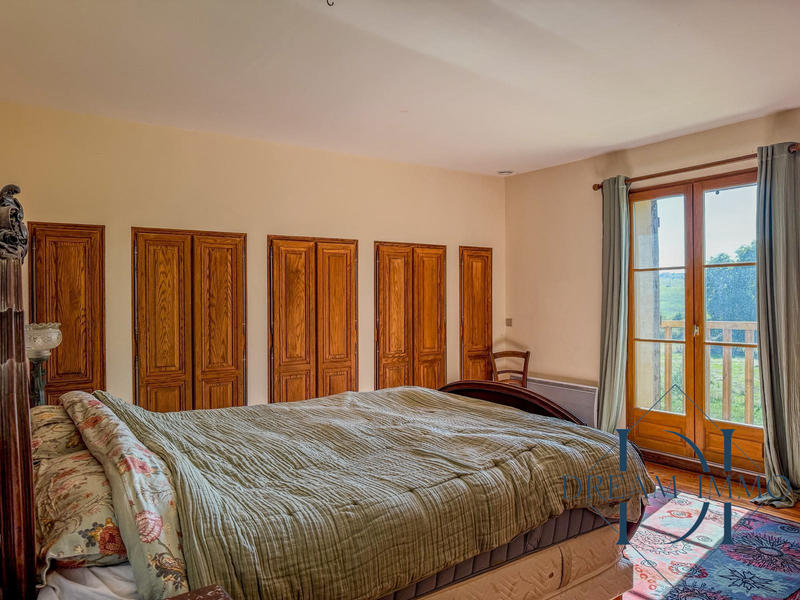 Maison - 200 m² - 7 pièces