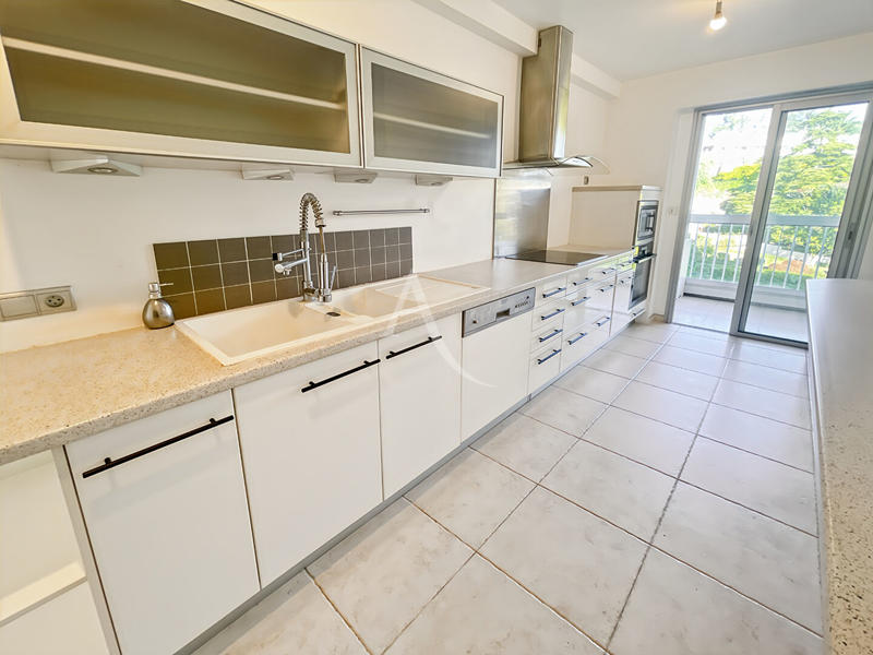 Appartement - 96 m² - 3 pièces