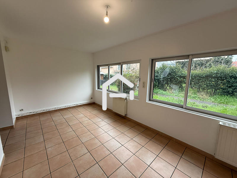 Local d'activité / Entrepôt - 110 m² - 11 pièces