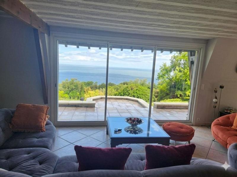 Maison - 285 m² - 9 pièces