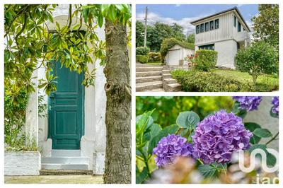 Maison - 223 m² - 8 pièces