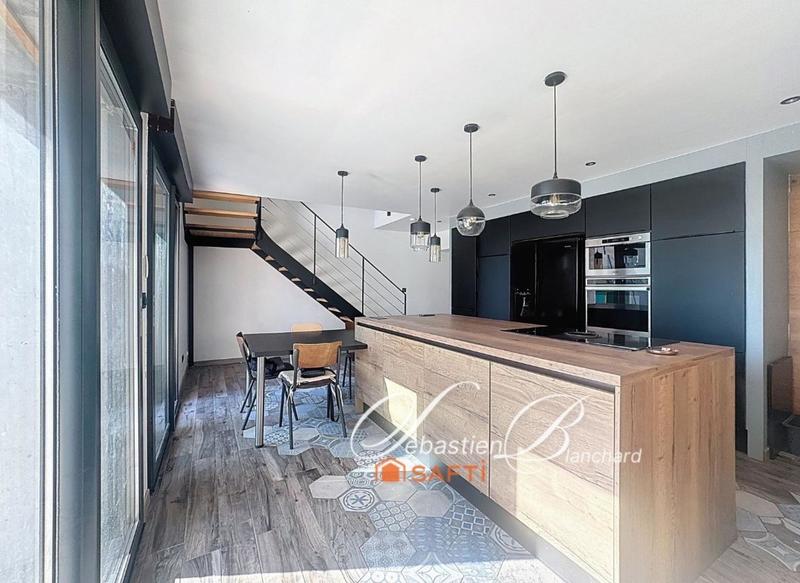 Maison - 269 m² - 8 pièces