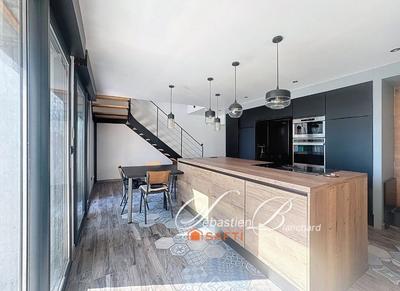 Maison - 269 m² - 8 pièces