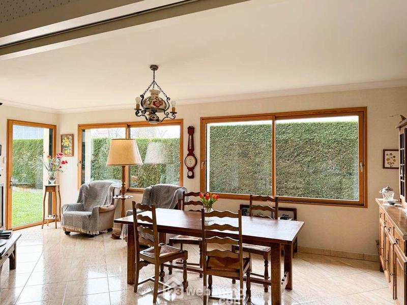 Maison - 235 m² - 8 pièces