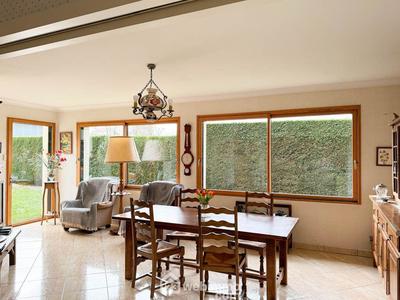 Maison - 235 m² - 8 pièces