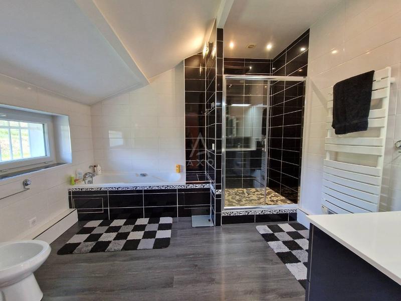 Maison - 236 m² - 10 pièces