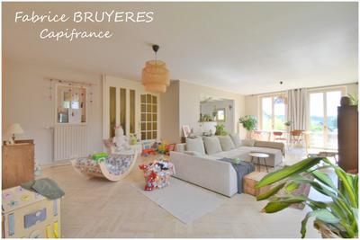 Maison - 230 m² - 5 pièces