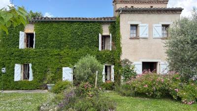 Maison - 227 m² - 8 pièces