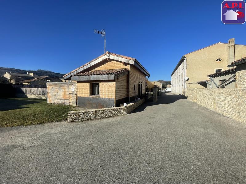 Propriété - 1 252 m² - 38 pièces