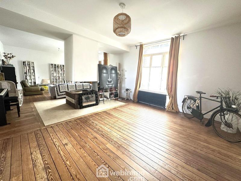 Maison - 214 m² - 9 pièces