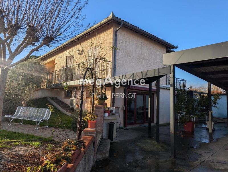 Maison traditionnelle - 240 m² - 6 pièces