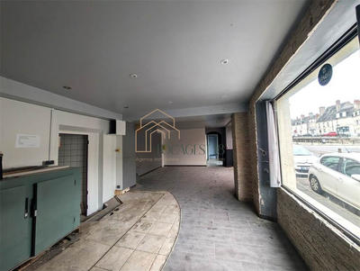Local commercial - 119 m² - 3 pièces
