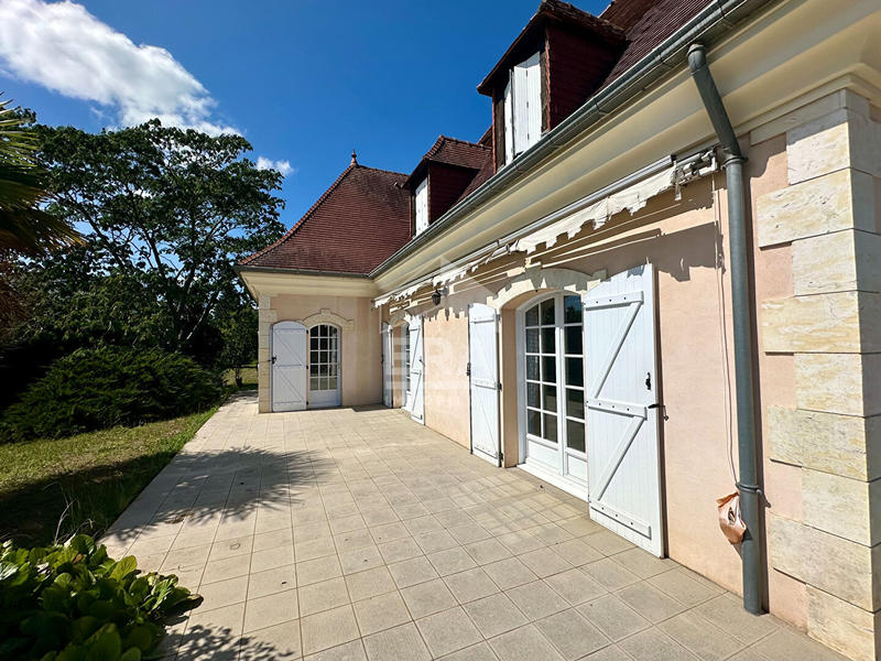Maison - 196 m² - 5 pièces