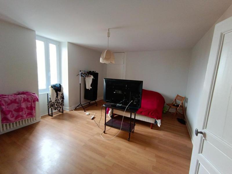 Maison - 247 m² - 12 pièces